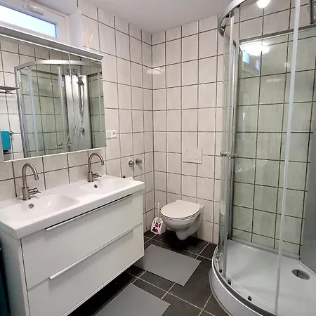 Fischer 3 - Moderne Monteurs- & Mit 3 Schlafzimmern - Neu Renoviert